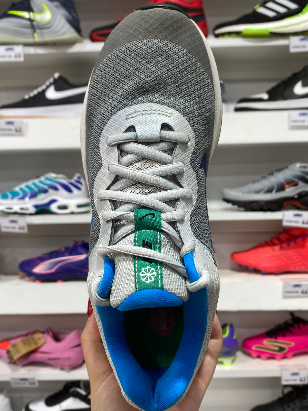 Nike Revolution 6