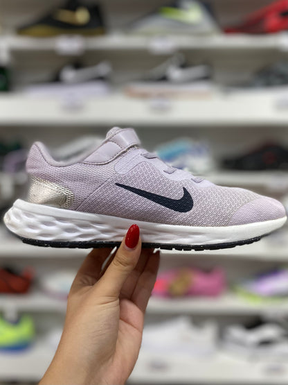 Nike Revolution 6