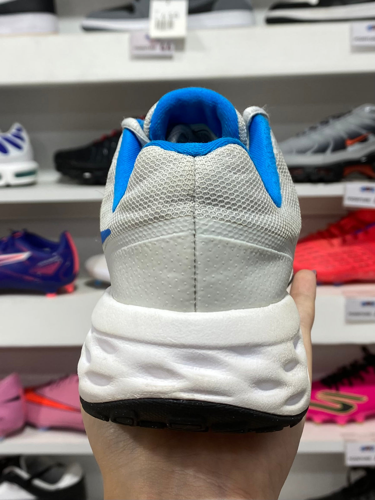Nike Revolution 6