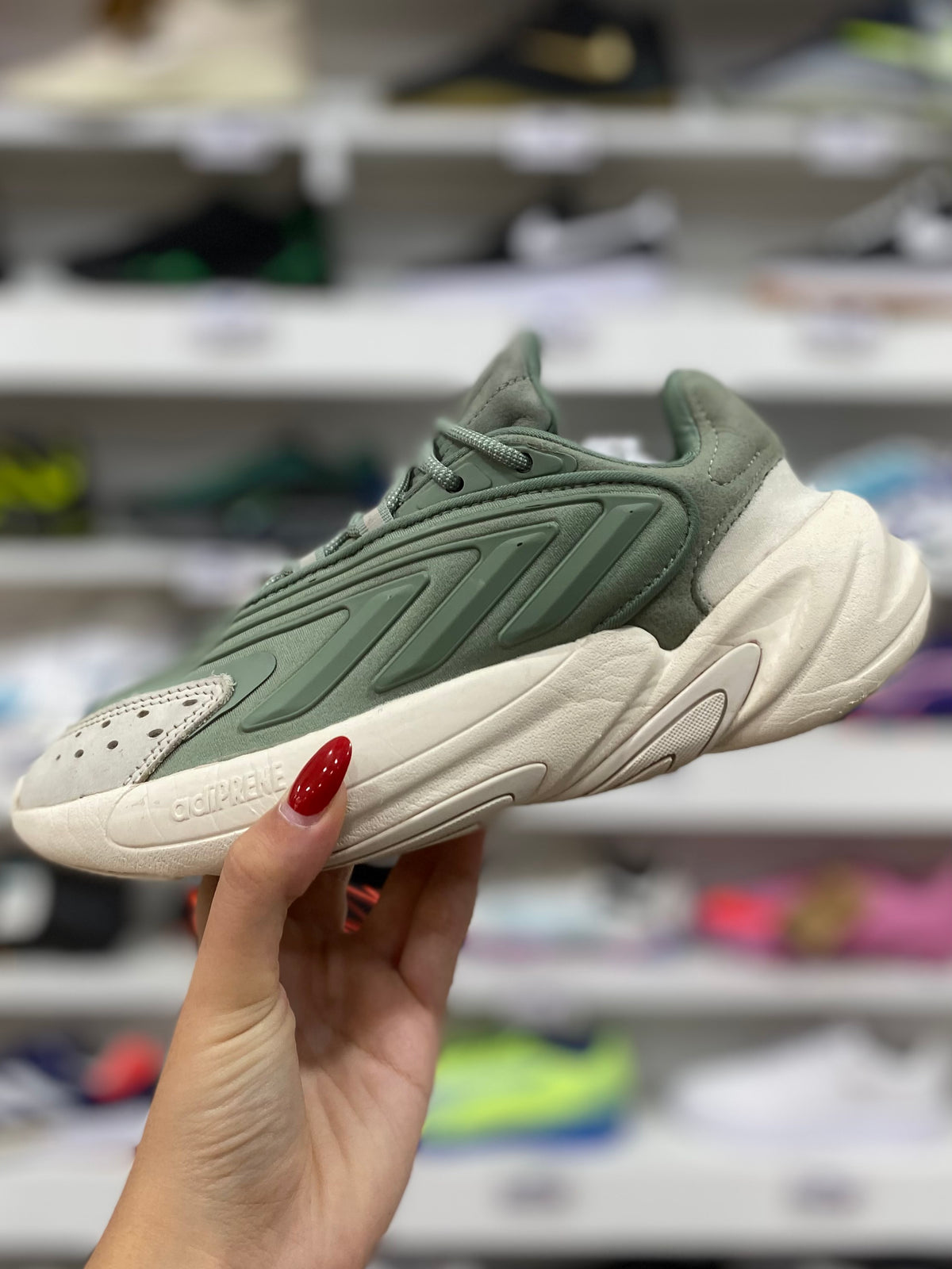 Adidas Ozelia
