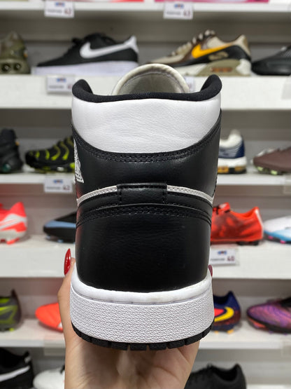 Air Jordan 1 Mid "Panda"