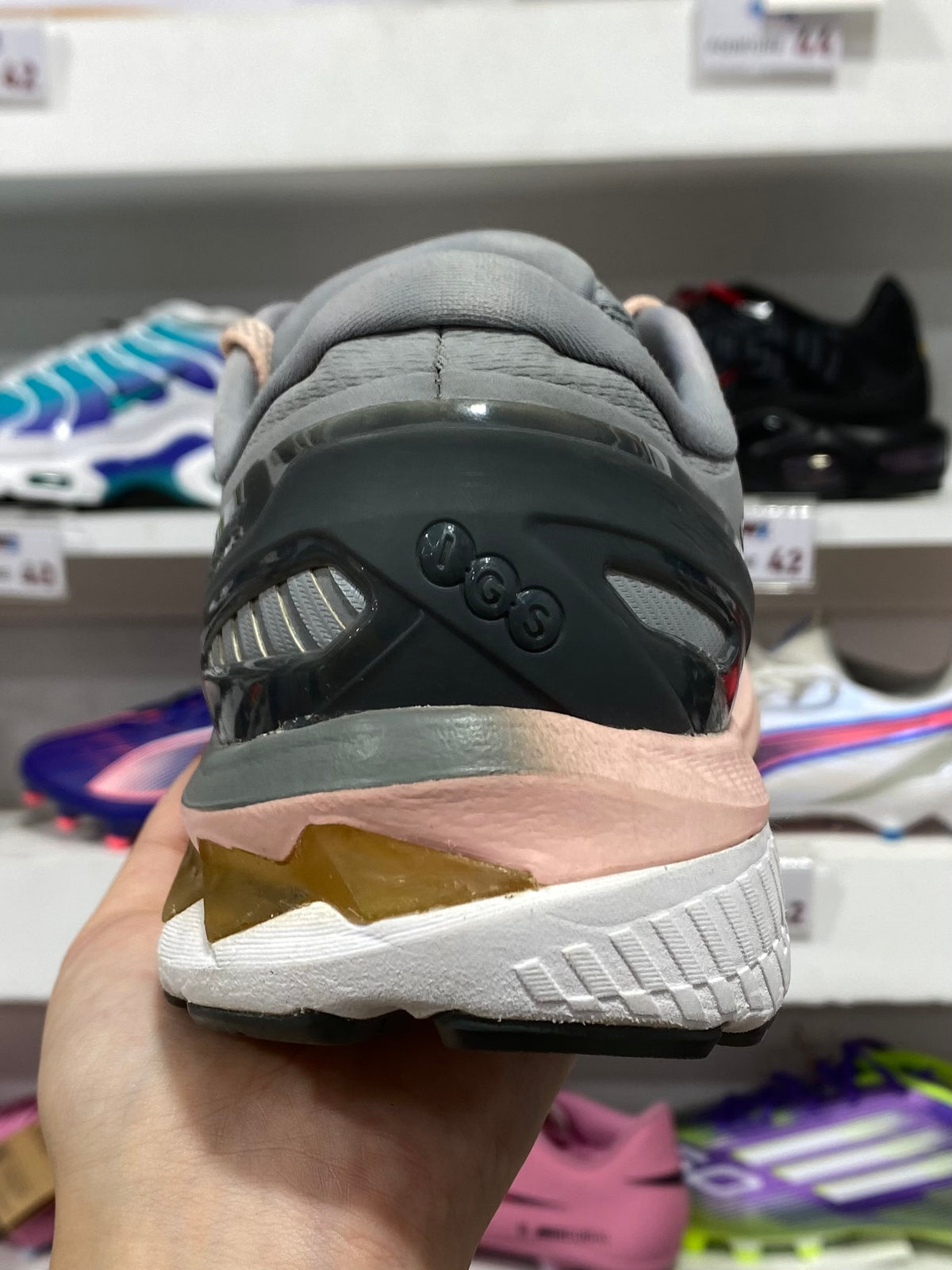 ASICS Gel-Kayano 27