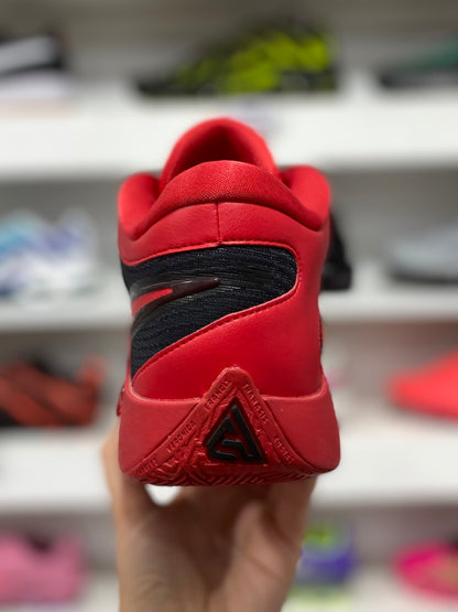 Nike Giannis Freak 6