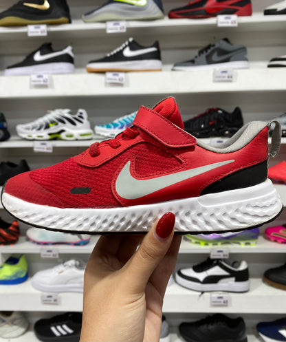 Nike Revolution 5