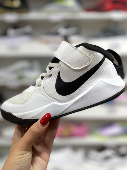 Nike Team Hustle D 9