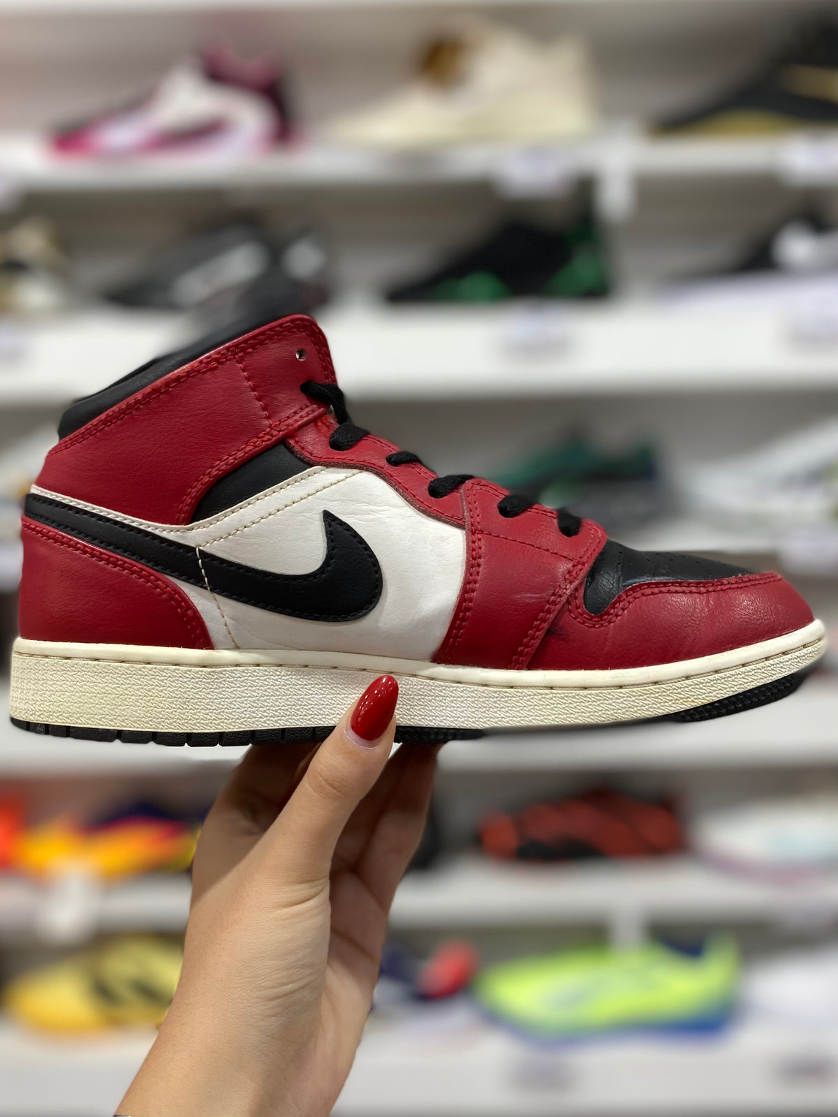 Air Jordan 1 Mid Chicago
