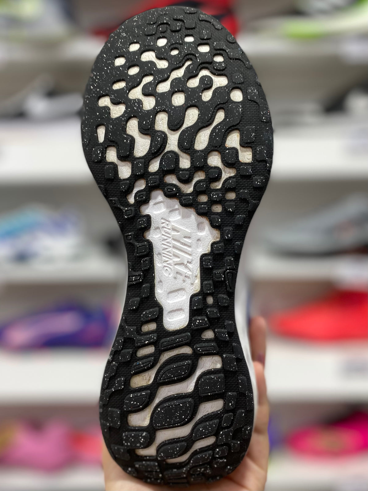 Nike Revolution 6
