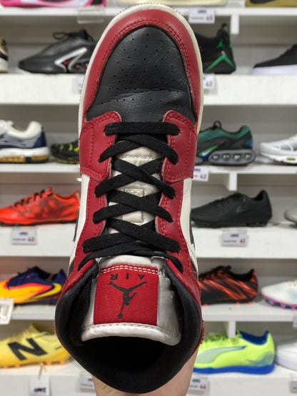 Air Jordan 1 Mid Chicago