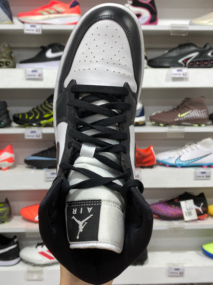 Air Jordan 1 Mid "Panda"