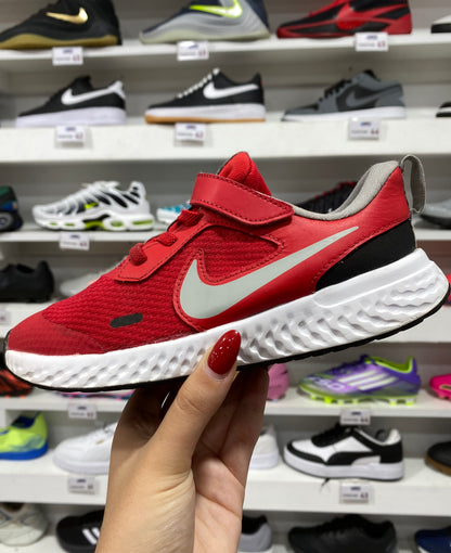 Nike Revolution 5
