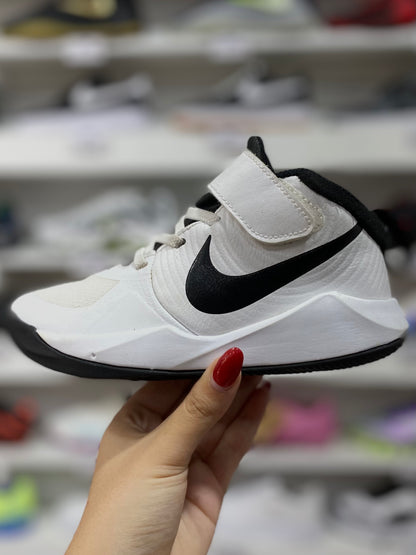Nike Team Hustle D 9