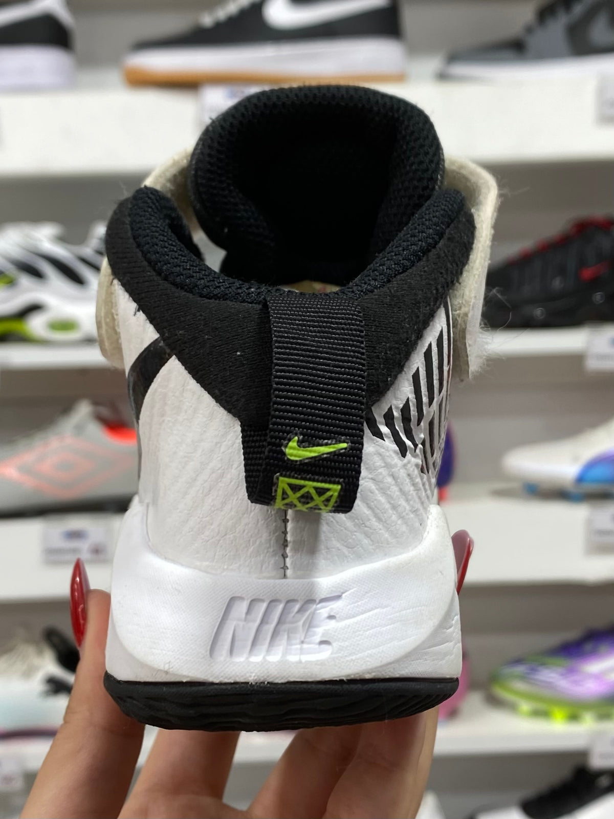 Nike Team Hustle D 9