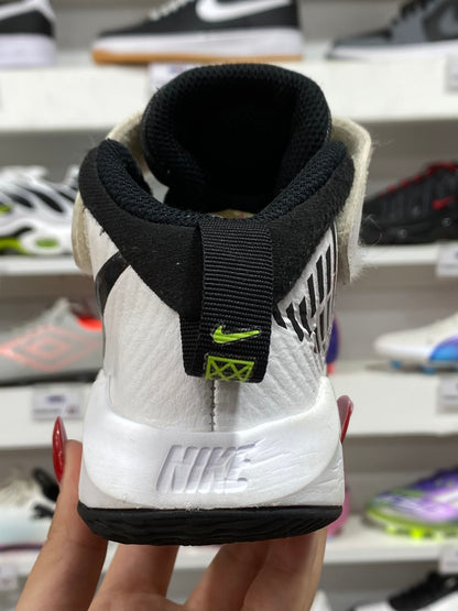 Nike Team Hustle D 9