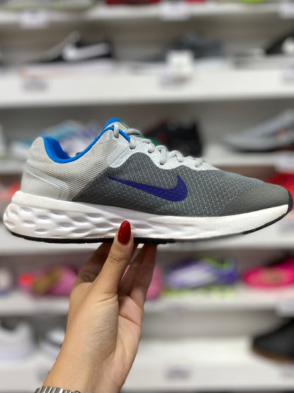 Nike Revolution 6
