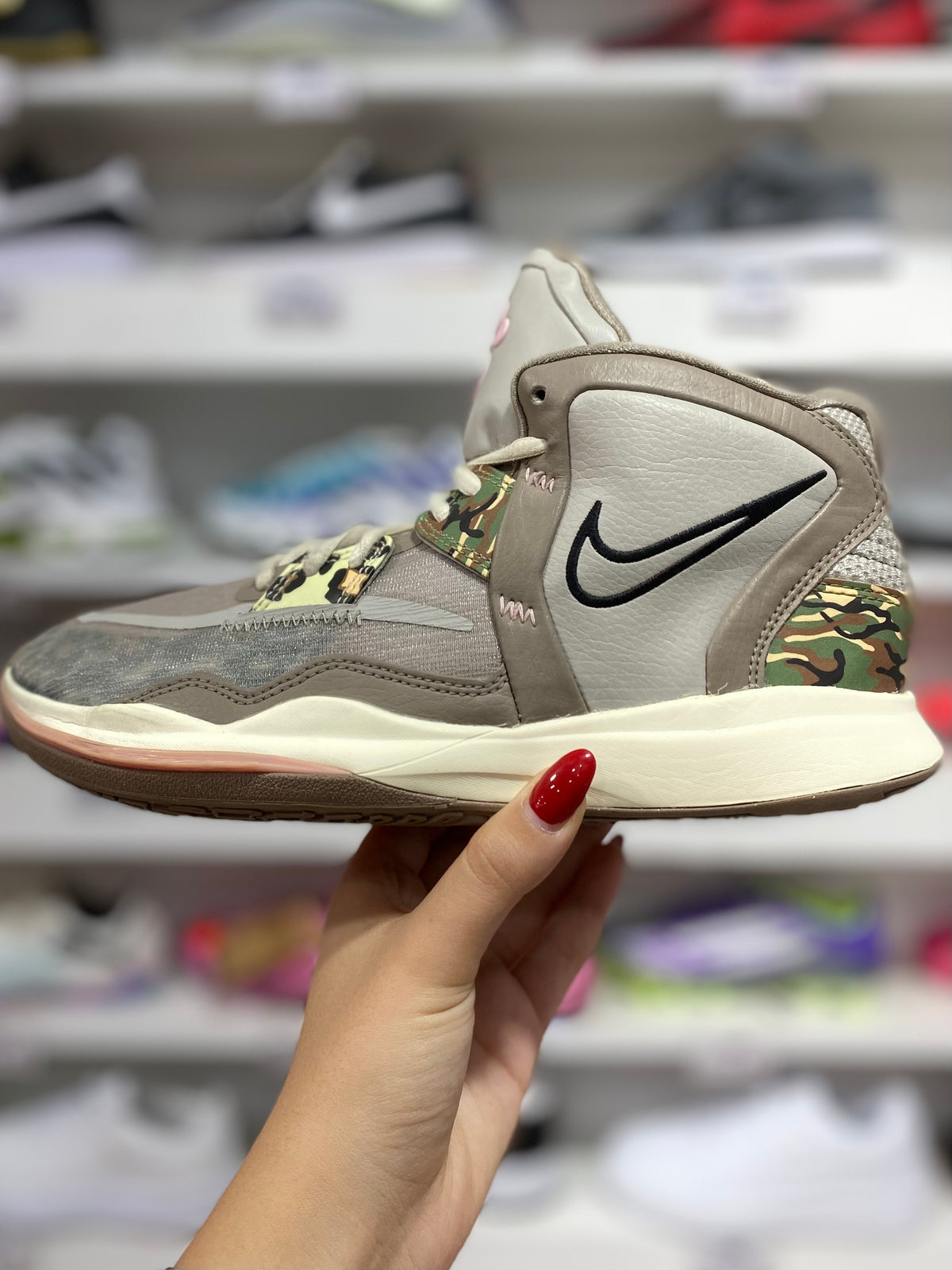 Nike Kyrie Infinity camo paw taupe