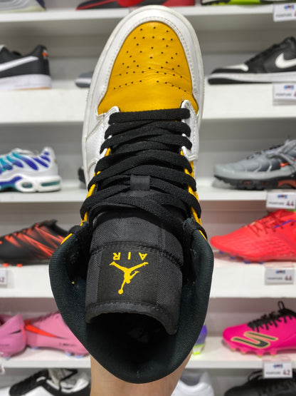 Air Jordan 1 Mid "University Gold"