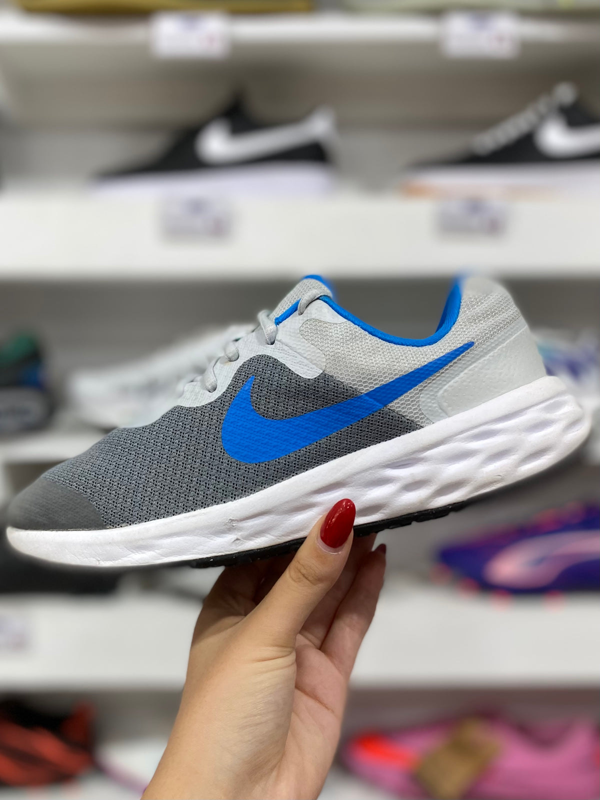 Nike Revolution 6
