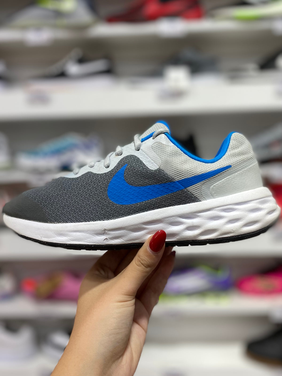 Nike Revolution 6