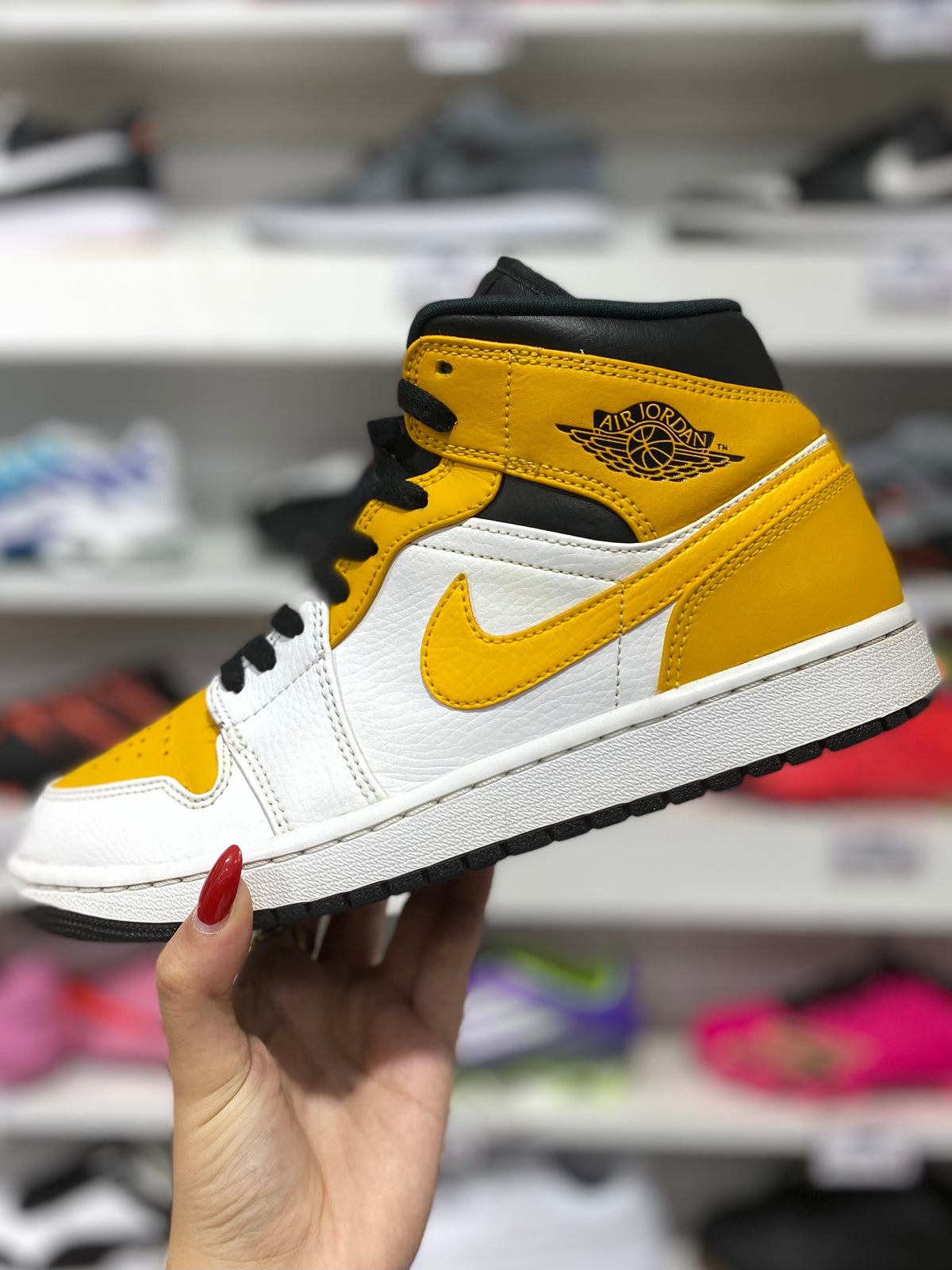 Air Jordan 1 Mid "University Gold"